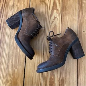 Born block heel lace up shoes (samples)